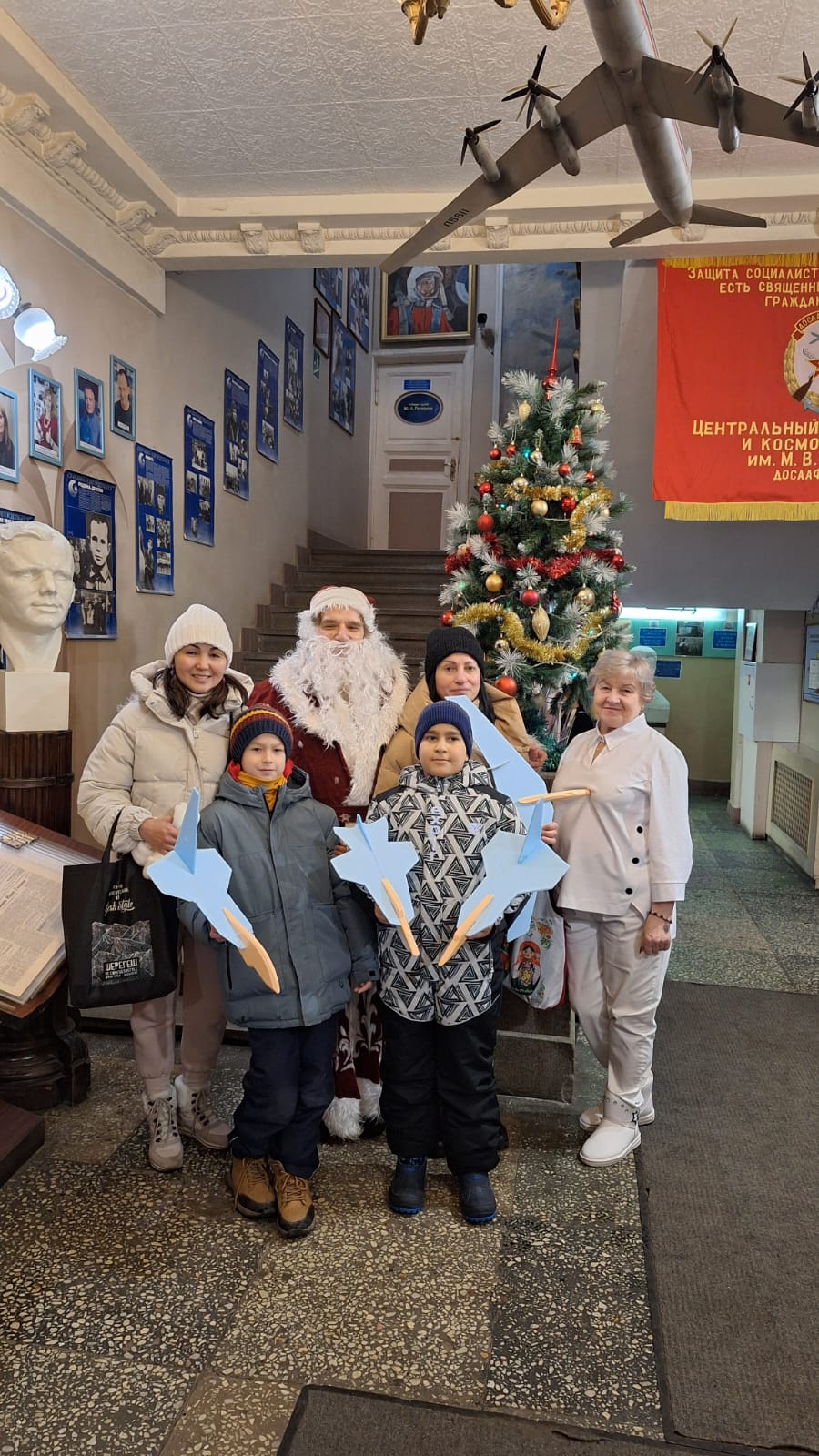 В ЦДАиК стартовали новогодние мастер-классы Самолёт Деда Мороза
