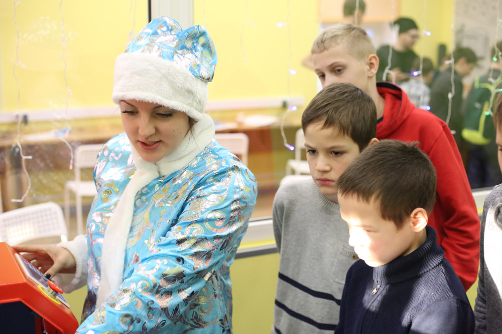 В новом молодежном инновационном центре КОСМОНАВТИКА И АВИАЦИЯ ПОЛИСЕНТ нашего музея с большим успехом прошли КОСМОЁЛКИ!