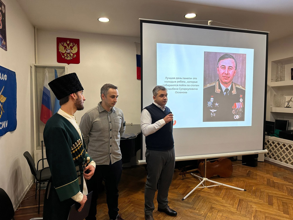 Торжественный вечер, посвященный 80-летнему юбилею первого Героя России, ингушского летчика генерал-майора Суламбека Осканова, прошел в ЦДАиК