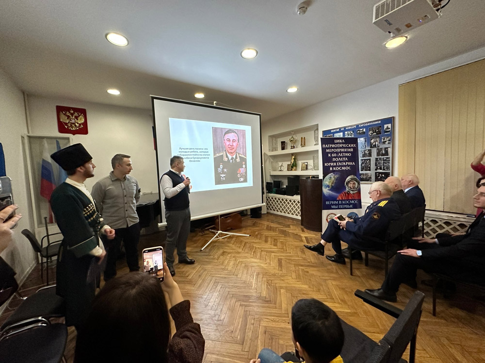 Торжественный вечер, посвященный 80-летнему юбилею первого Героя России, ингушского летчика генерал-майора Суламбека Осканова, прошел в ЦДАиК