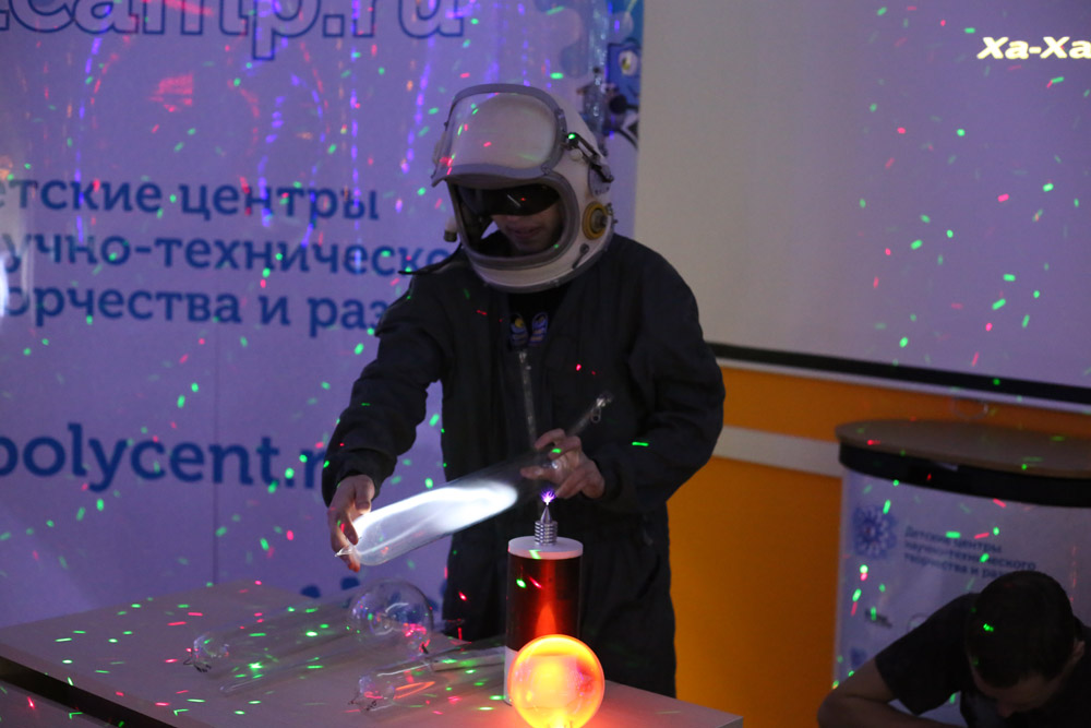 В новом молодежном инновационном центре КОСМОНАВТИКА И АВИАЦИЯ ПОЛИСЕНТ нашего музея с большим успехом прошли КОСМОЁЛКИ!