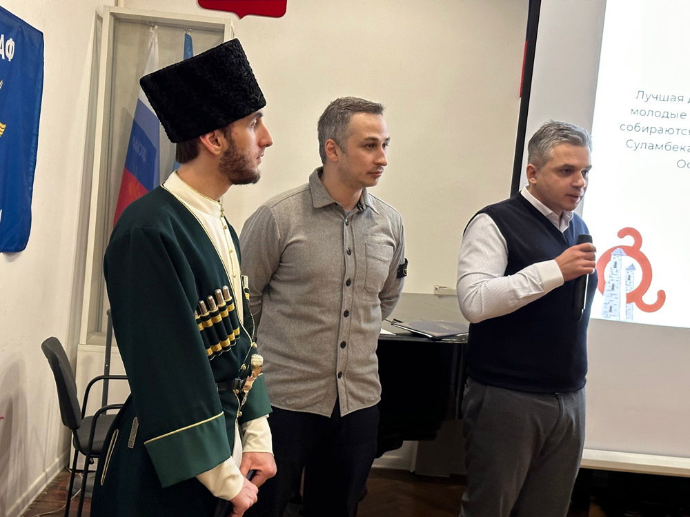 Торжественный вечер, посвященный 80-летнему юбилею первого Героя России, ингушского летчика генерал-майора Суламбека Осканова, прошел в ЦДАиК