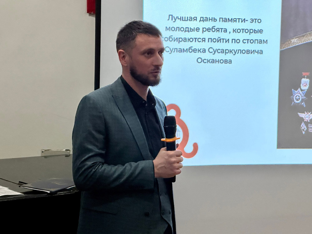 Торжественный вечер, посвященный 80-летнему юбилею первого Героя России, ингушского летчика генерал-майора Суламбека Осканова, прошел в ЦДАиК