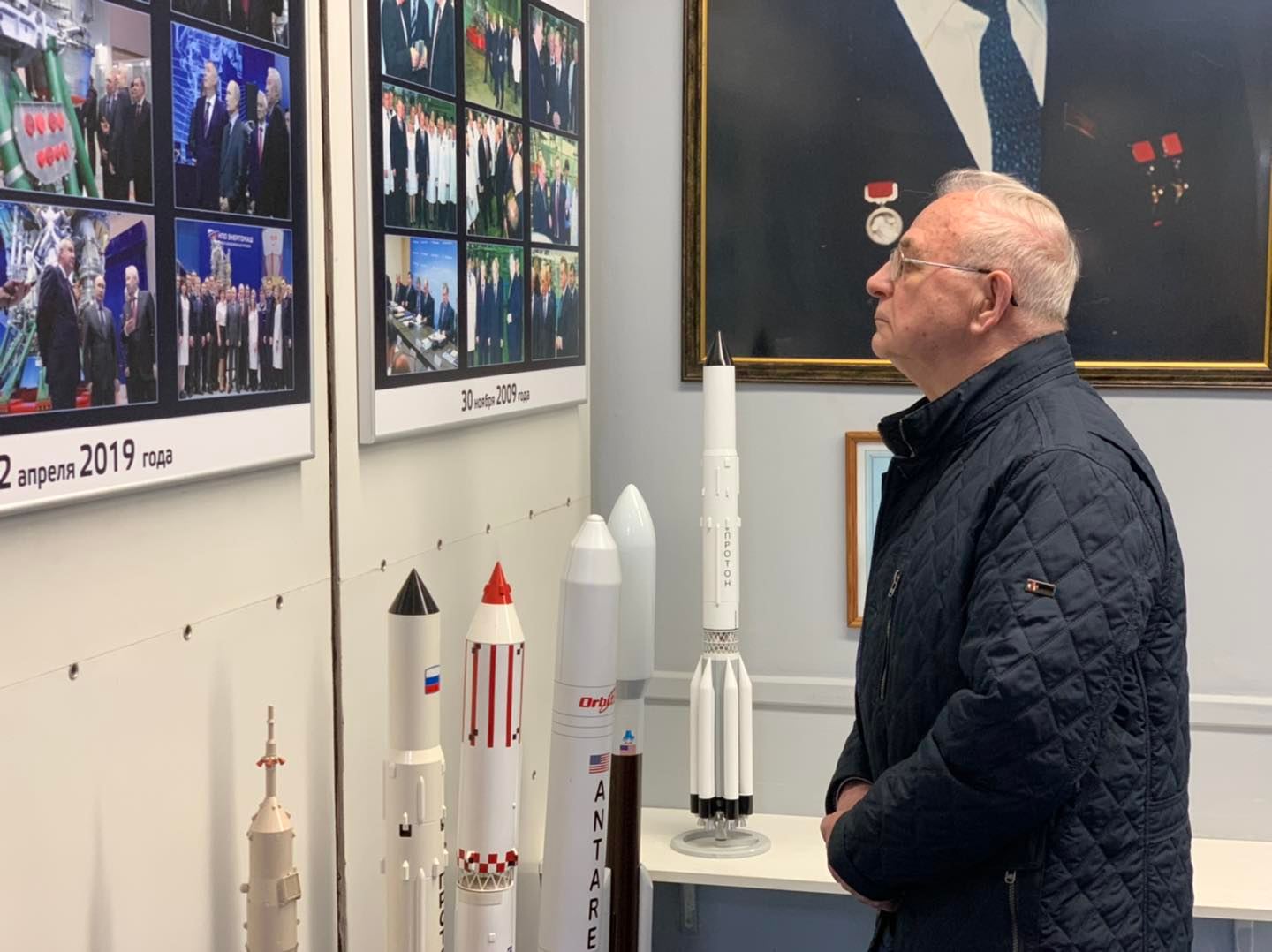 Сотрудники Центрального дома авиации и космонавтики ДОСААФ России посетили уникальное место - демонстрационный зал НПО «Энергомаш»