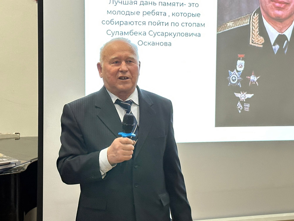 Торжественный вечер, посвященный 80-летнему юбилею первого Героя России, ингушского летчика генерал-майора Суламбека Осканова, прошел в ЦДАиК