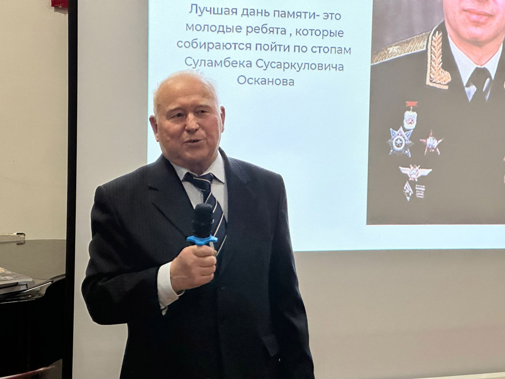 Торжественный вечер, посвященный 80-летнему юбилею первого Героя России, ингушского летчика генерал-майора Суламбека Осканова, прошел в ЦДАиК