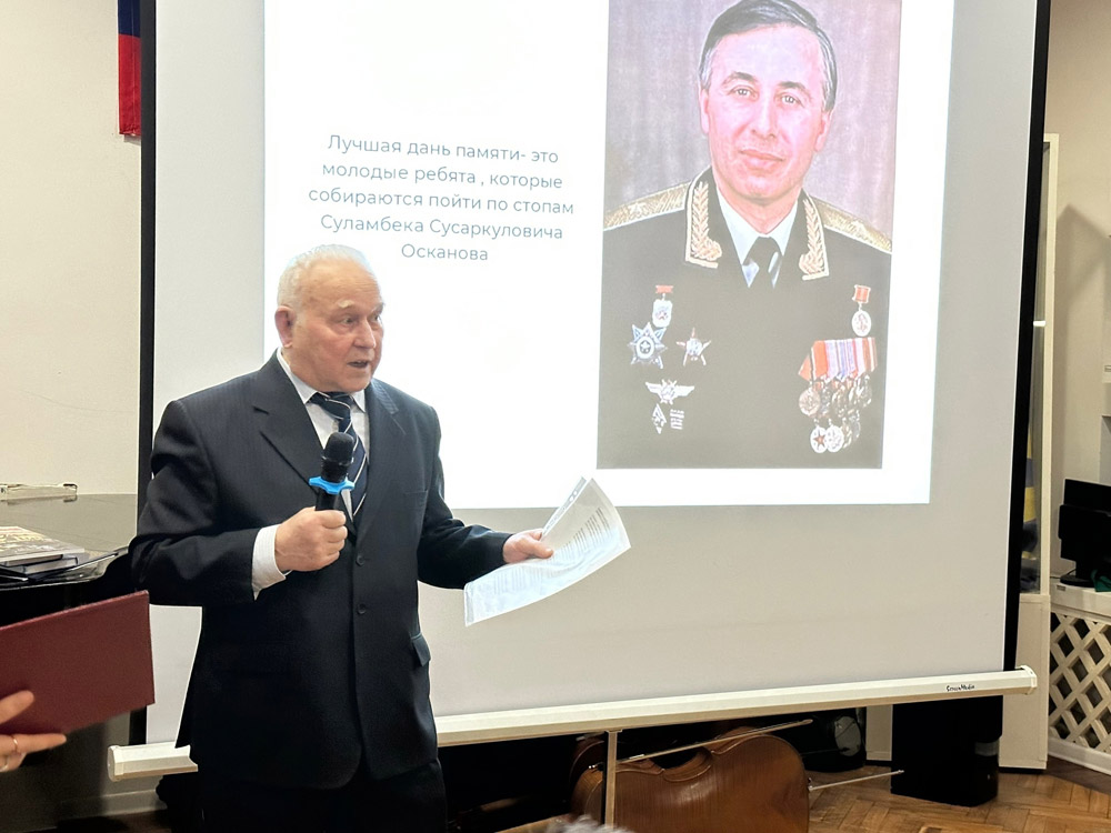 Торжественный вечер, посвященный 80-летнему юбилею первого Героя России, ингушского летчика генерал-майора Суламбека Осканова, прошел в ЦДАиК