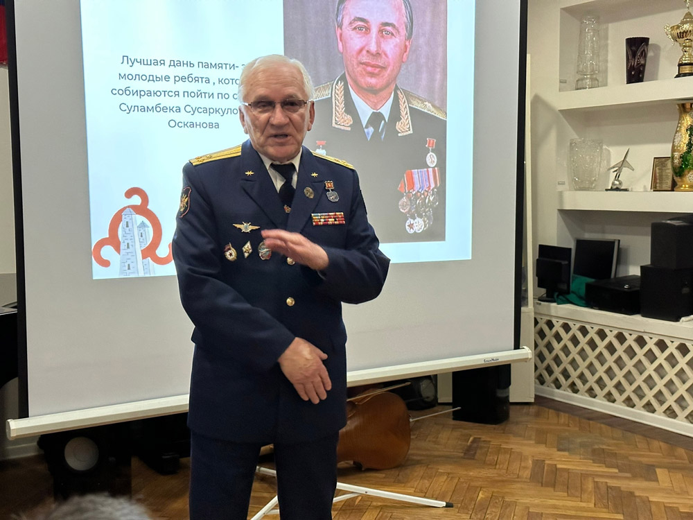 Торжественный вечер, посвященный 80-летнему юбилею первого Героя России, ингушского летчика генерал-майора Суламбека Осканова, прошел в ЦДАиК