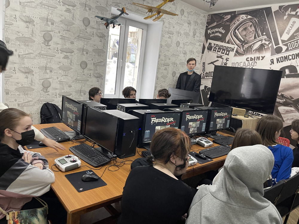 В рамках ежегодного проекта под названием  Наукофест,  проводимого в школе 1601, ученики 9х классов пришли в музей ЦДАиК