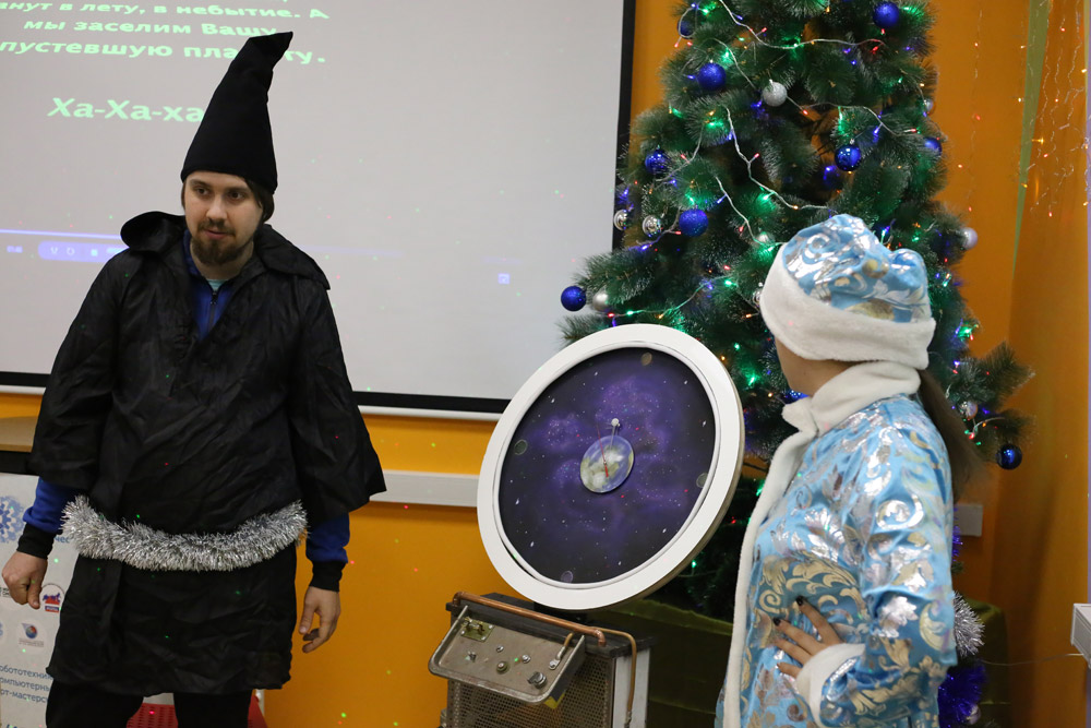 В новом молодежном инновационном центре КОСМОНАВТИКА И АВИАЦИЯ ПОЛИСЕНТ нашего музея с большим успехом прошли КОСМОЁЛКИ!