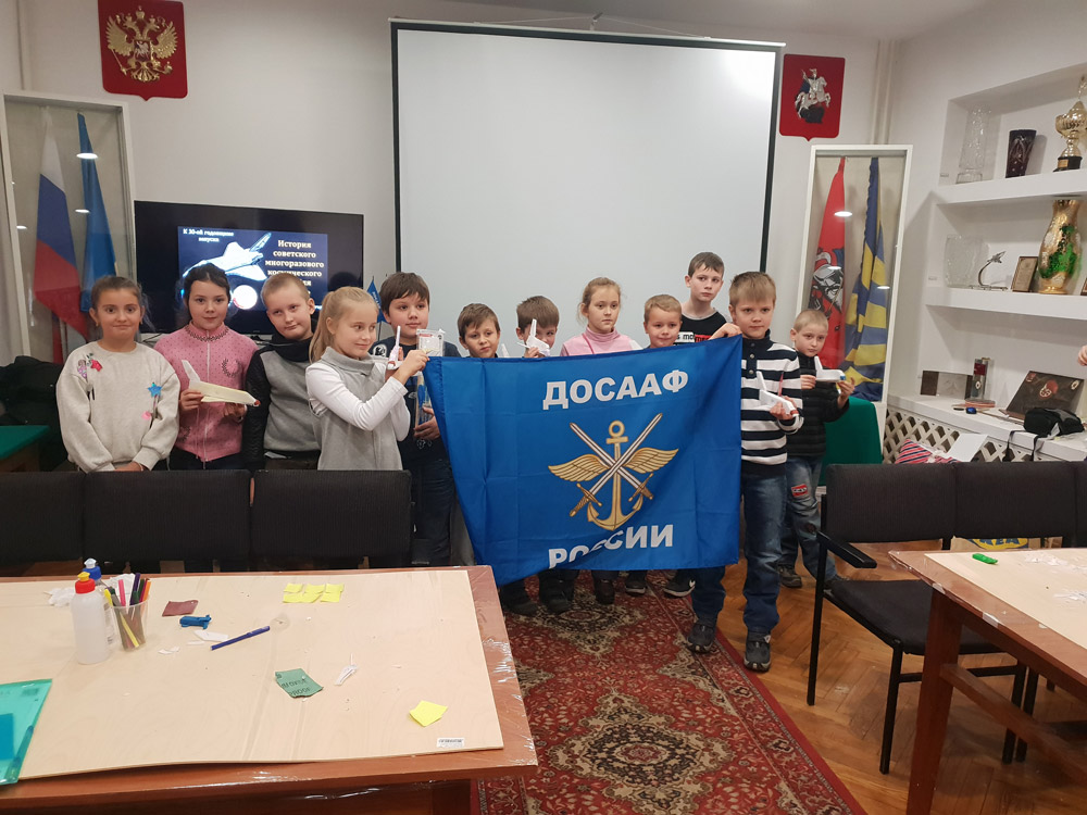 30-летние полёта  вокруг орбиты Земли уникального ракетоплана,  первого в мире космического челнока Буран