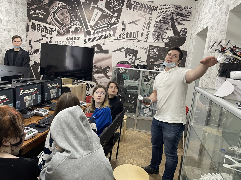 В рамках ежегодного проекта под названием  Наукофест,  проводимого в школе 1601, ученики 9х классов пришли в музей ЦДАиК
