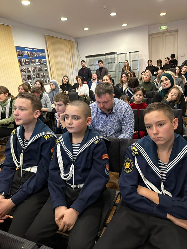 Торжественный вечер, посвященный 80-летнему юбилею первого Героя России, ингушского летчика генерал-майора Суламбека Осканова, прошел в ЦДАиК