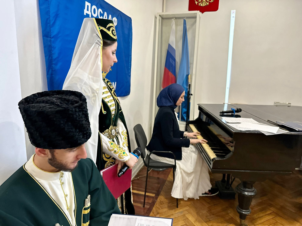 Торжественный вечер, посвященный 80-летнему юбилею первого Героя России, ингушского летчика генерал-майора Суламбека Осканова, прошел в ЦДАиК