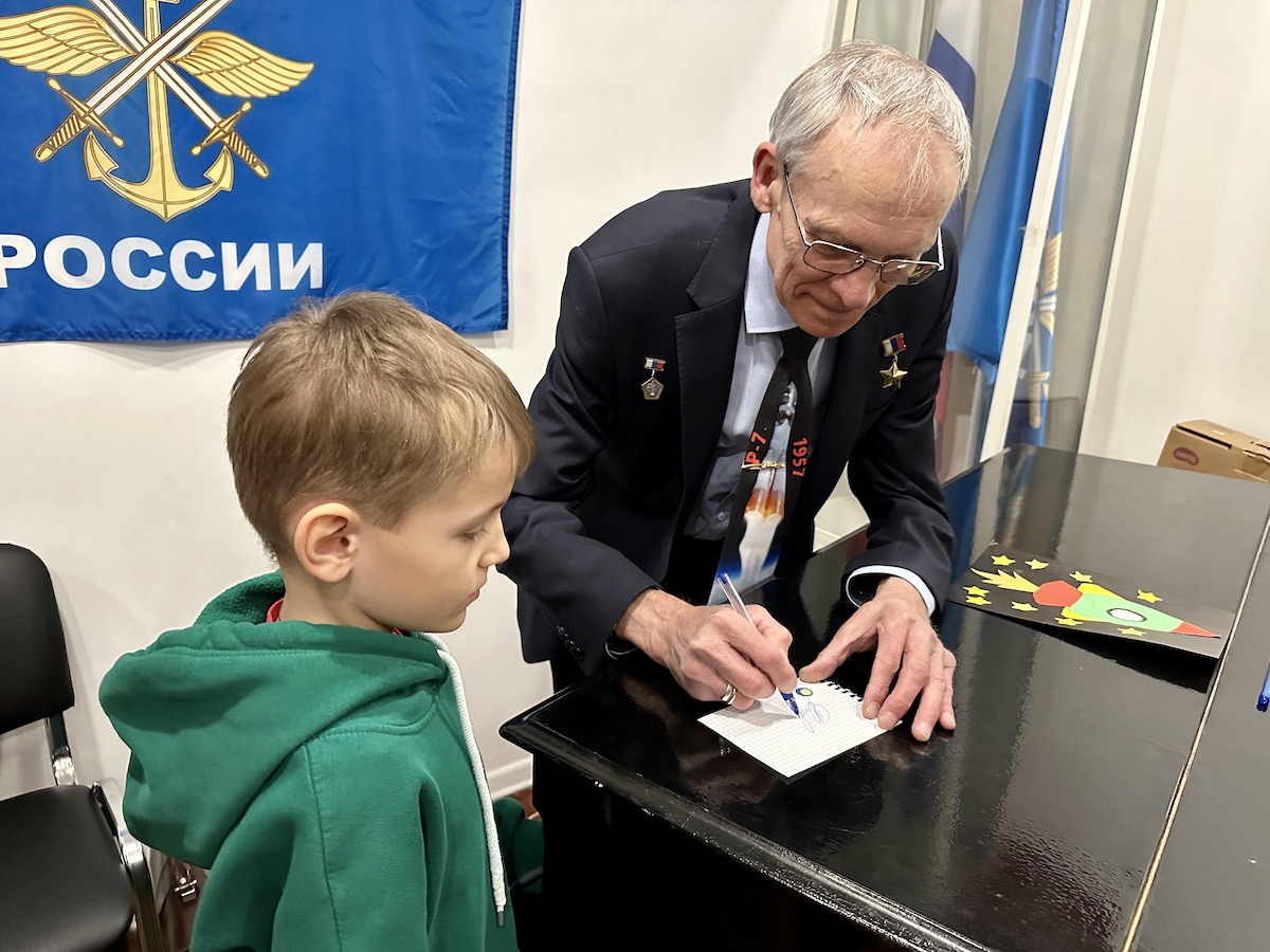 «Мы верим в космос!». Космонавт Сергей Авдеев на встрече в ЦДАиК