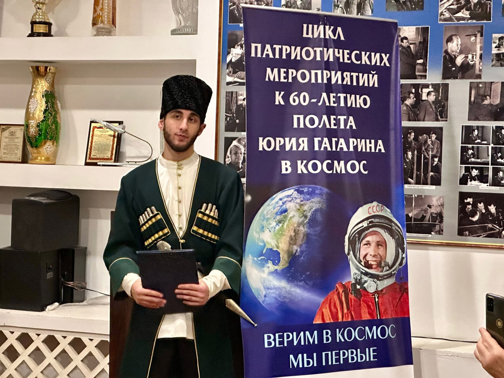 Торжественный вечер, посвященный 80-летнему юбилею первого Героя России, ингушского летчика генерал-майора Суламбека Осканова, прошел в ЦДАиК