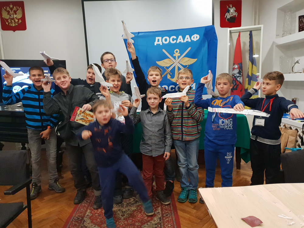 30-летние полёта  вокруг орбиты Земли уникального ракетоплана,  первого в мире космического челнока Буран