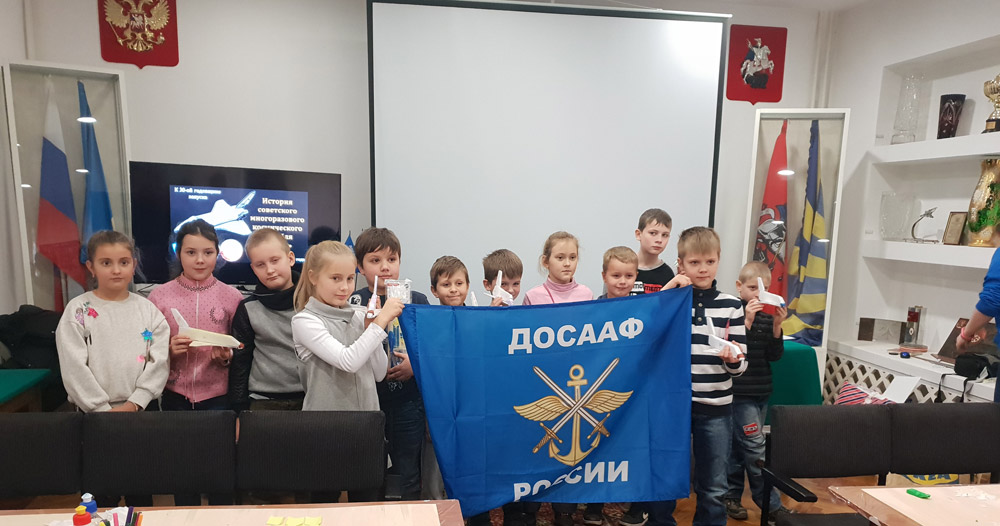30-летние полёта  вокруг орбиты Земли уникального ракетоплана,  первого в мире космического челнока Буран
