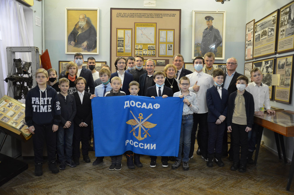 Завершился цикл занятий по Аэрокосмической робототехнике для любопытных в ЦДАиК