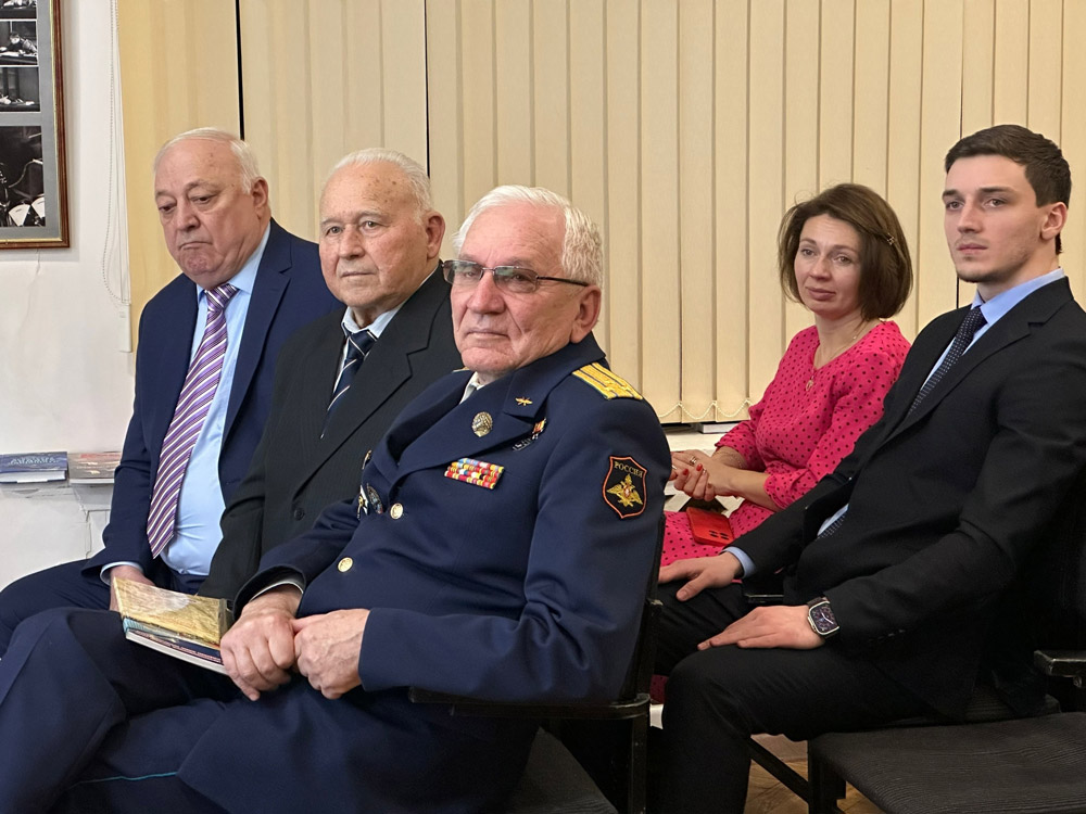 Торжественный вечер, посвященный 80-летнему юбилею первого Героя России, ингушского летчика генерал-майора Суламбека Осканова, прошел в ЦДАиК