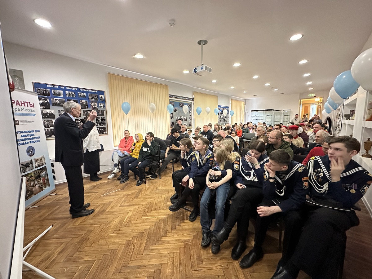 «Мы верим в космос!». Космонавт Сергей Авдеев на встрече в ЦДАиК