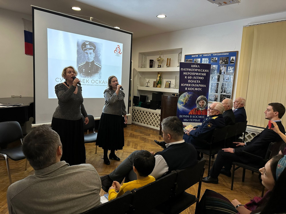 Торжественный вечер, посвященный 80-летнему юбилею первого Героя России, ингушского летчика генерал-майора Суламбека Осканова, прошел в ЦДАиК