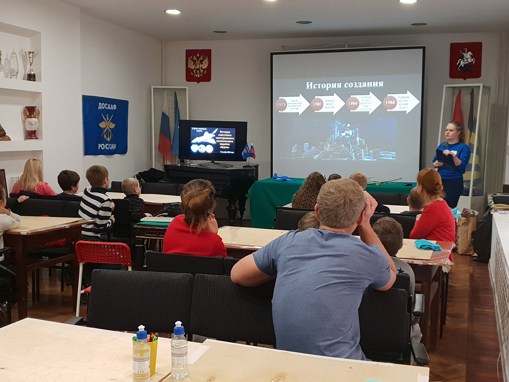 30-летние полёта  вокруг орбиты Земли уникального ракетоплана,  первого в мире космического челнока Буран