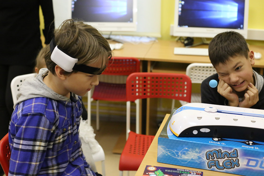 В новом молодежном инновационном центре КОСМОНАВТИКА И АВИАЦИЯ ПОЛИСЕНТ нашего музея с большим успехом прошли КОСМОЁЛКИ!