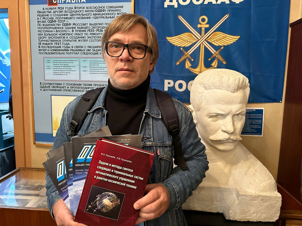 Торжественный вечер, посвященный 80-летнему юбилею первого Героя России, ингушского летчика генерал-майора Суламбека Осканова, прошел в ЦДАиК