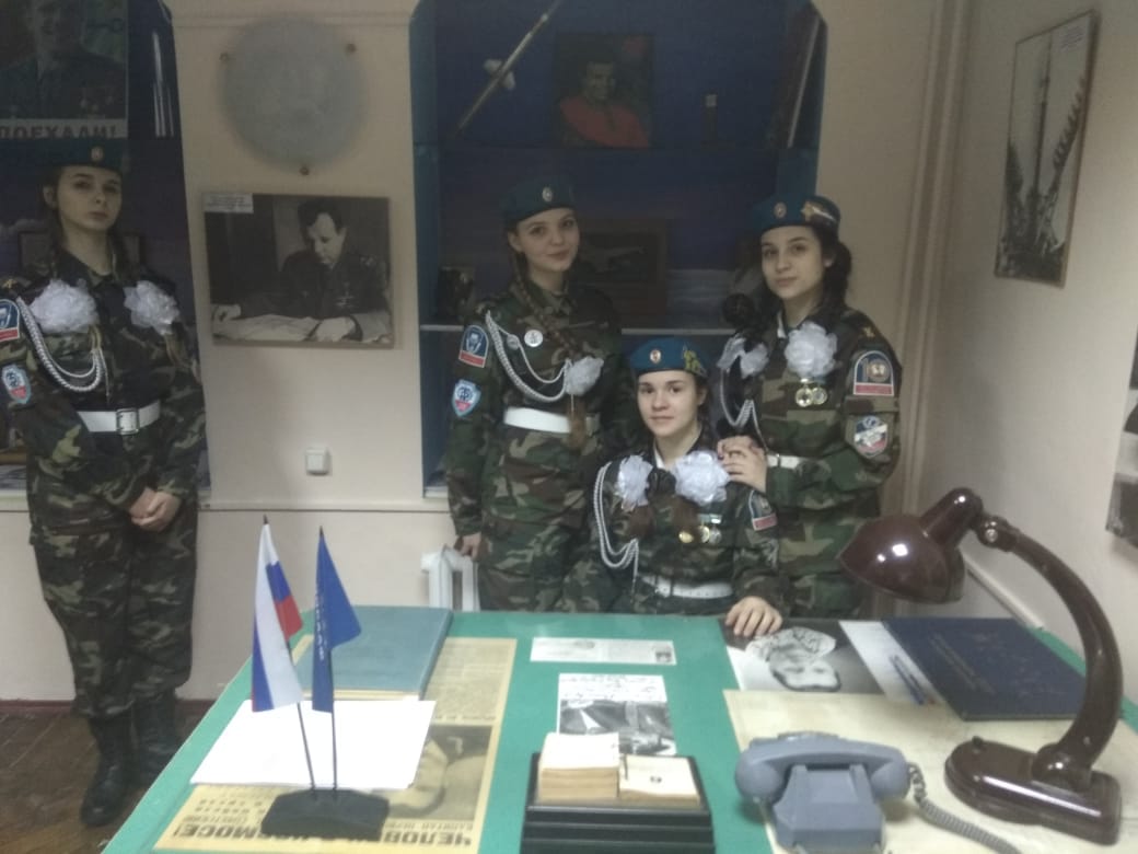 24 декабря в Центральный Дом Авиации и Космонавтики ДОСААФ России пришло много молодых людей и девушек в красивой форме с красными беретами