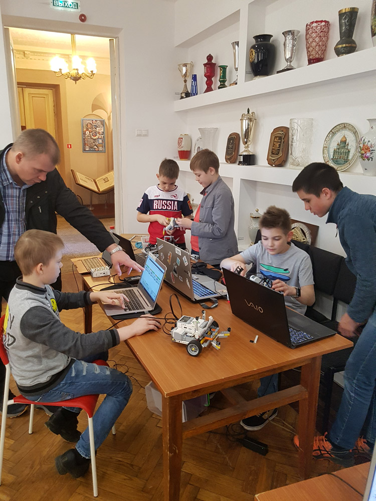 В ЦДАиК прошли городские финальные соревнования по робототехнике