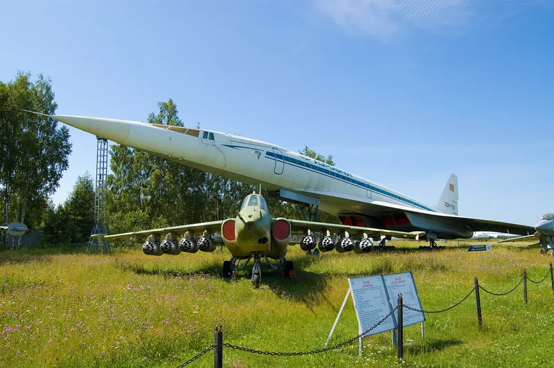 Ту-144